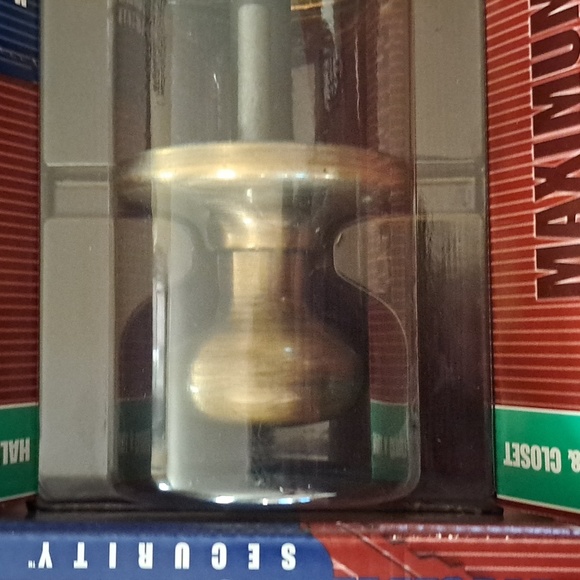 Kwikset Maximum Security Indoor Hall & Closet Door Knobs With Latch - Picture 3 of 4